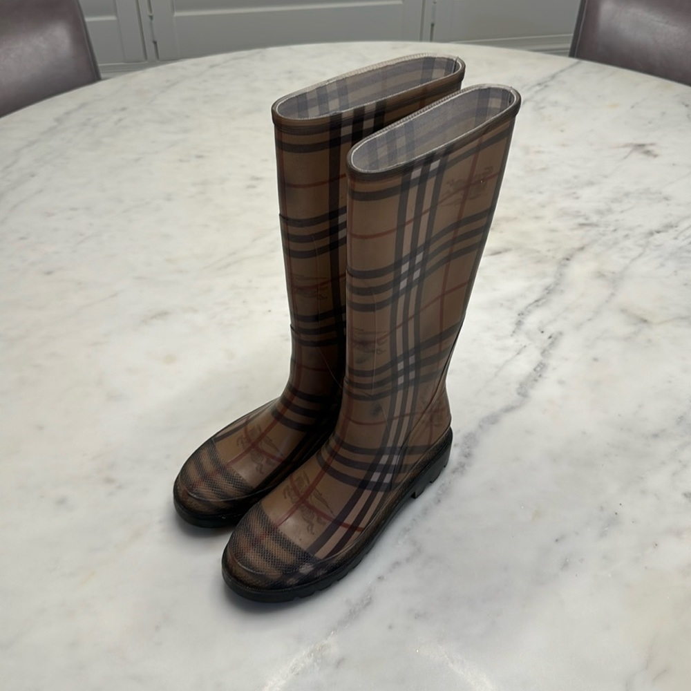 Used - Women’s Burberry Rain Boot (Size 38 - EU / 5 - UK) (Fits like US - 6)